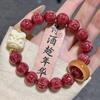Cinábrio para pulseira de raiz de Bodhi escultura seis palavras provérbios masculinos e femininos Ano Novo vermelho ano de nascimento Bodhi Zi Wenwan atacado