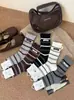 Accesorios de Invierno Estilo Nuevo Calcetines Largos Holgados de Cachemir de Doble Punto para Mujer Calcetines Largos Cálidos de Estilo Coreano Modernos con Etiquetas de Tela para Mujer