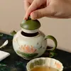 Tetera de Cerámica Pintada a Mano Estilo Antiguo de Flor de Loto con Pequeño Diseño de Mandarín Verde, Juego de Té Kung Fu para Uso Doméstico con Filtro de Agujero de Bola
