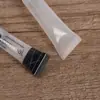 12ml manguera cosmética translúcida de PE con cabezal de cepillo de esponja, esencia de brillo de labios, tapa de rosca, material de embalaje para subbotella
