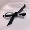 Grampo de Cabelo Irregular com Diamante Flash 2022 Novo Fashionable Luxo Leve Nicho Grampo de Cabelo Strass Laço Cruzado Menina Clipe Lateral