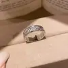Anel Aberto Redondo de Zircônia, Simples e Fashion, Luxo Leve com um Toque de Alta Qualidade, Anel Versátil com um Design Único, Joia Exclusiva de Nicho