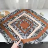 Pañuelo Cuadrado Pequeño de Imitación Seda Lana Algodón Lino, Nuevo Pañuelo de Seda Otoño e Invierno, Versátil para Viajes Diarios, Moda Retro, Chal Elegante de Alta Gama