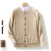 Novo cardigã de malha masculino para outono e inverno, solto e versátil, jaqueta estilo coreano, suéter casual de lã com gola redonda, peça de outer wear moderna para homens