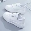 Nuevas Zapatillas Deportivas Casuales Blancas de Encaje de Caña Baja con Suela de Goma, Versátiles y de Moda, Transpirables, para el Uso Diario de Mujer, Primavera 2026