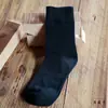 Nuevos calcetines de otoño de caña media para hombre, color liso, algodón, clásicos, para negocios, de caña media, absorbentes de sudor, calcetines para hombre al por mayor 611