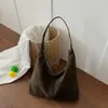 Bolso de axila nuevo para mujer estilo coreano, bolso cruzado de gran capacidad para ir al trabajo, moderno y casual, bolso de hombro de gamuza de alta gama