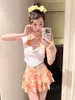Traje de baño de dos piezas nuevo para 2026, con cuello halter y manga corta para mujer, que presenta una falda tipo pastel degradada, perfecta para un look dulce y casual en la playa, spa o vacaciones.