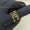 V Oro Versión Alta Cadena Cláusula Anillo de Nariz de Cerdo Versión Ancha Anillo para Dedo Índice Anillo de Cadena de Lujo Accesible de Moda Anillo de Tres Capas