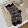Meias Femininas de Outono e Inverno Fair Isle Meia-Panturrilha, Estilo Coreano Simples Laço Listradas Meias Largas, Cor Café Meias Femininas Sem Costura