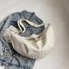 Bolso de mano de gran capacidad a la moda, nuevo bolso de hombro retro de moda de otoño 2024, bolso informal de viaje con contraste de colores sencillos.