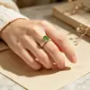 Anillo de Moda con Letra Plateada Tendencia S925 Plata Incrustado Anillo de Jaspe Hetian Temperamento Abierto Ajustable Engaste de Garras Anillo para Dedo Índice de Mujer