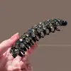 Pinza de plátano en forma de corazón Melard marrón, un accesorio para el cabello sofisticado y minimalista con un lazo y diseño floral