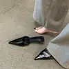 Mules Puntiagudos Temporada Primer Encuentro para Mujer, Zapatillas de Verano de Tacón Bajo y Punta Cerrada, Nuevo Estilo Francés Versátil Elegante de Tacón Kitten 2026