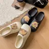 Zuecos blancos modernos antideslizantes de suela gruesa para mujer, nuevas zapatillas cerradas de verano 2025 para exteriores que aumentan la altura