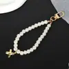 Llavero de Perlas Transfronterizo Cadena Metálica para Teléfono para Mujeres Pulsera Chapada en Oro Colgante Pequeño Colgante para Bolso Cadena de Perlas Blancas para Mujeres