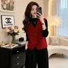 Colete vermelho de alta qualidade com decote em V, uma peça de outer wear estilosa para mulheres, perfeito para o outono, disponível em tamanhos grandes para cobrir a barriga, com um design exclusivo de decote em V
