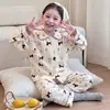 Pijama para niñas para primavera y otoño, ropa infantil hecha de algodón suave como una nube, cómodo conjunto de ropa para casa de manga larga y pantalón largo con dibujos animados, adecuado para usar al aire libre
