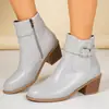 Botas femininas bico fino 2026 com zíper lateral, novo estilo versátil de outono e inverno para comércio exterior, botins de salto grosso com fivela de cinto, estilo europeu e americano transfronteiriço