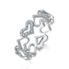 Anillo de plata S925 con moissanita para mujer, con un diseño de corazón hueco y un eslabón de cadena, con un único corazón de moissanita completamente engastado. Directo de fábrica