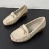 Novos Sapatos Mocassins Plataforma 2025 para Mulheres Fivela de Metal com Strass Solado Macio Antiderrapante Sapatos Casuais para Mães