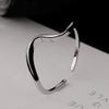 Plata S925 Europa y Estados Unidos exagerado anillo de Mobius ins anillo liso irregular con ondulaciones de agua fabricantes mayoristas femeninos