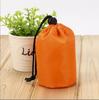 Capa de chuva de emergência para sobrevivência, acampamento de emergência ao ar livre, perda de temperatura, equipamento de isolamento térmico, cobertor de sobrevivência com bolsa de armazenamento
