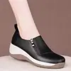 Nuevo Modelo Otoño/Invierno 2026 Modelo Extranjero Slip-On Casual Piel Suave Zapatos de Madre Cómodos Zapatos de Suela Gruesa para Ventas Transfronterizas
