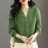 Cardigan de tricô curto moderno com decote em V para mulheres, jaqueta para ar condicionado, suéter de outer wear liso novo para primavera e outono, macio e moderno