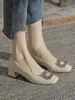 Sapatos femininos de salto médio bloco, estilo novo outono 2026, bico quadrado, salto baixo, decote baixo, sapatos para mães, sapatos profissionais para trabalho