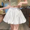 Falda pantalón de pétalos blancos estilo coreano para mujer, nuevo modelo verano 2026, tiro alto, corte holgado, adelgazante, línea A corta, abullonada