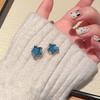Pendientes asimétricos con clip de estrella degradado sin perforaciones para mujer 2024, nuevos y populares, pendientes de diseño de nicho ligeros de lujo