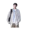 Camisa listrada de manga comprida versátil com proteção solar para homens, estilo coreano, jaqueta camisa de verão solta e fluida, branca da moda