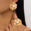 Conjunto de pendientes y anillo de tres piezas con diseño de pétalo de perla multicapa para mujer, conjunto de joyería versátil para el uso diario y para ir al trabajo