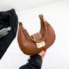 Bolsa de Ombro Simples para o Dia a Dia Bolsa Retrô de Axila Feminina 2023 Outono Novo Design Nicho Cor Doce Bolsa Meia-Lua