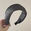 Faixa de Cabelo de Cetim Confortável com Cabeça de Esponja Versão Larga de Alta Qualidade Estilo Coreano Faixa de Cabelo Alta Cor Sólida Presilha de Cabelo Acessório de Cabelo Novo Modelo