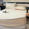 Outono e Inverno Espessado Esculpido Leite Veludo Lençóis de Cama Peça Única Forrado com Lã Cobertor de Cama Quente Veludo Coral Protetor de Colchão Conjunto de Três Peças