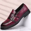 Cross Factory Loafers Monk com Padrão de Crocodilo Fivela Dupla Masculino Solado Grosso Em Estoque Suficiente Pedidos Pequenos Retorno Rápido