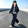 Conjunto de mezclilla de otoño para niñas 2026 nuevo estilo, moderno conjunto de tres piezas con pantalones de pierna ancha para niños mayores, elegante estilo casual de trabajo