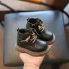 Botas Deportivas Casuales de Piel para Niños 2025 Otoño/Invierno Nuevo Estilo para Niños Medianos y Mayores Botas Versátiles de Algodón Botas Pequeñas de Piel a la Moda para Niños y Niñas