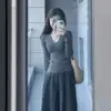 Top de punto de manga larga con cuello en V para mujer, nuevo estilo otoño/invierno 2025, corte ajustado, favorecedor, adecuado para usar en capas, top puro y sexy, moderno