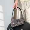 Bolso de Mano Coreano Retro de Diseño Nicho con Estampado de Leopardo 2024 Nuevo Otoño Bolso Media Luna Moda Peluche Bolso de Axila para Mujer