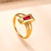 Anillo de Acero Titanio de Venta Caliente Transfronterizo, Anillo de Acero Inoxidable con Circonita Trapezoidal Fundida, Moderno y de Alta Gama, Chapado en Oro de 18 Quilates