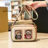Bolsa de cámara versátil simple y elegante nueva de fábrica original Beibao Bao, bolso de hombro cruzado de dibujos animados para mujer