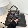 Mini Bolso con Estampado de Leopardo 2025 Nuevo Transfronterizo Bolso de Mano con Cadena Retro para Mujer Bolso Cruzado Versátil para Mujer Bolso de Moda para Mujer