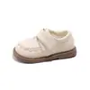Zapatos de cuero de suela blanda para niñas, nueva colección primavera/otoño 2026, zapatos de princesa modernos y versátiles para niños, adecuados para niños pequeños y mayores, con diseño estilo chino