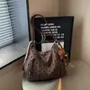 Bolso de hombro de lunares minimalista nuevo 2026 transfronterizo, gran capacidad, ligero, bolso de mujer, mochila de viaje de nicho, bolso para el trabajo