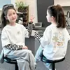 Camiseta de manga larga para niña 2026 primavera y otoño, top elegante para niñas pequeñas, aspecto de dos piezas, camiseta base de algodón puro para niños