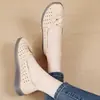 Mocassins de Solado Plano Primavera e Verão, Sapatos Femininos de Solado Macio, Sapatos Casuais Vazados Respiráveis para Mãe, Sapatos Brancos Confortáveis de Couro Genuíno, Sapatos de Passeio