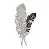 Broche Minimalista de Pena Preto e Branco para Mulheres, Broche de Pena Elegante de Luxo Leve com Diamantes, Alfinete de Designer para Ternos, Acessório Ecológico